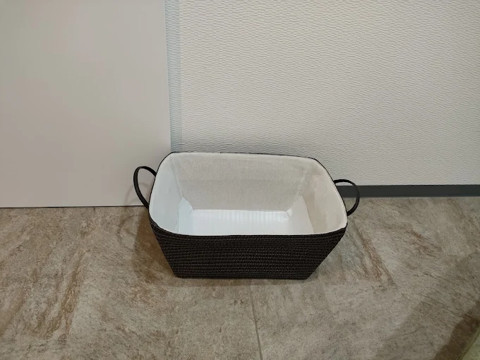 整体場所にある荷物入れ